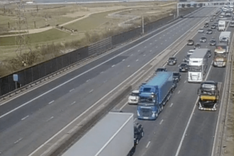 Drivers stuck in traffic as M1 northbound shuts following serious multivehicle crash near Luton