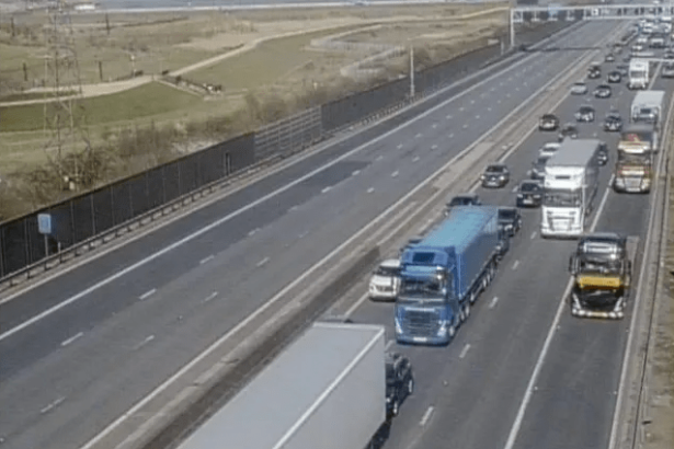 Drivers stuck in traffic as M1 northbound shuts following serious multivehicle crash near Luton