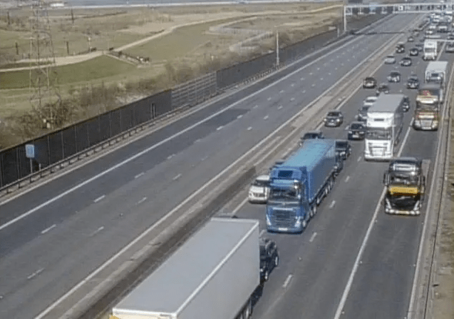 Drivers stuck in traffic as M1 northbound shuts following serious multivehicle crash near Luton