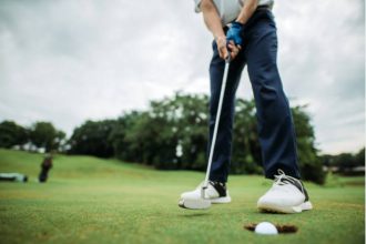Why Do Golfers Wear One Glove
