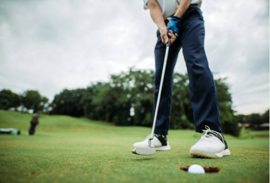 Why Do Golfers Wear One Glove