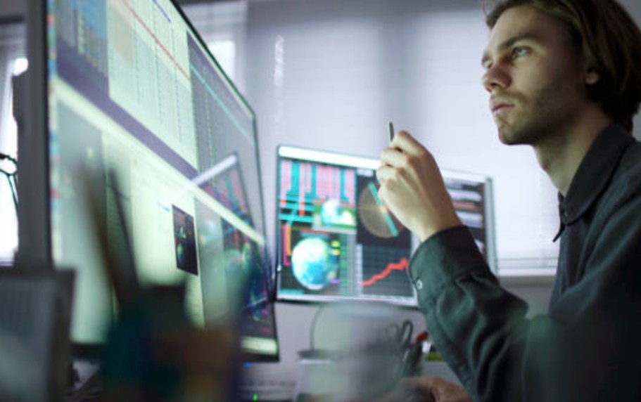 How Can UK Traders Protect Themselves from Fake Brokers