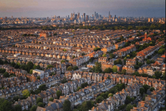 According to Rightmove’s latest report, which assesses housing and mortgage patterns from March 2020 to the present day, interest in rural and coastal locations has started to wane.