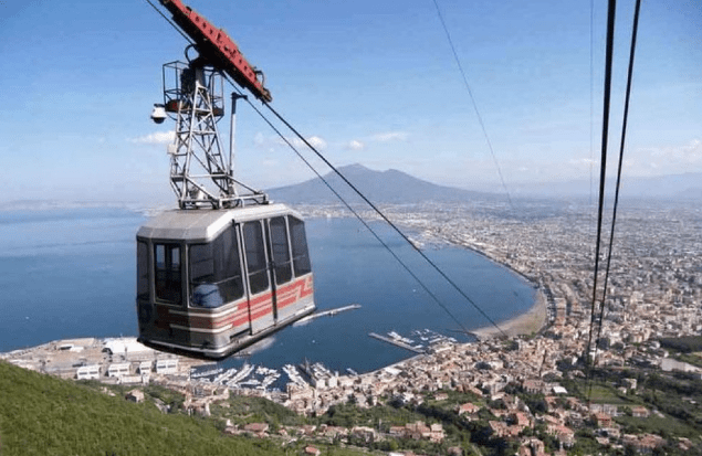 Naples cable car crash