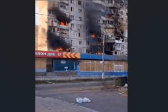 Smoke and destruction in Kherson, Ukraine, after Russian airstrike amid renewed fighting following Easter truce