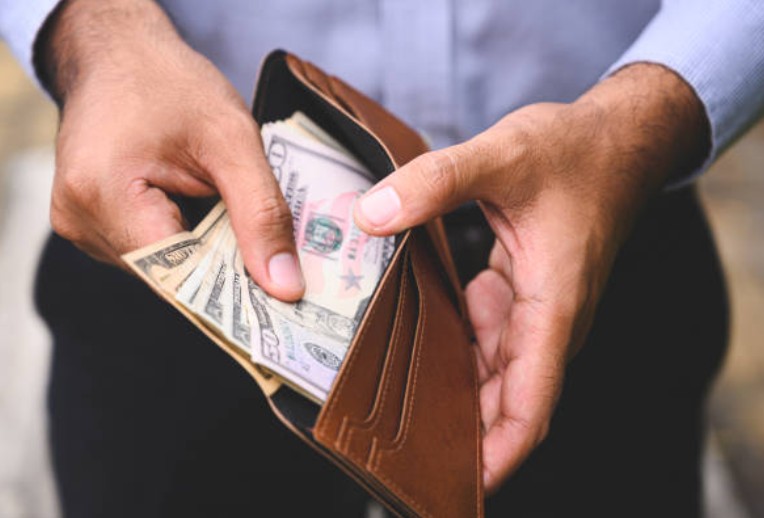 What is the maximum income to qualify for Legal Aid uk