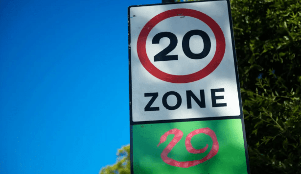 20mph Zone board