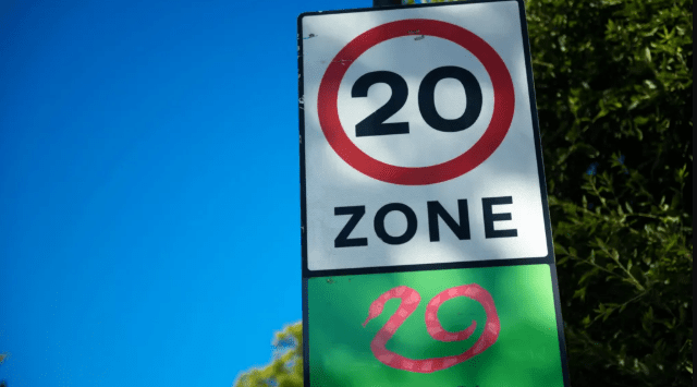 20mph Zone board