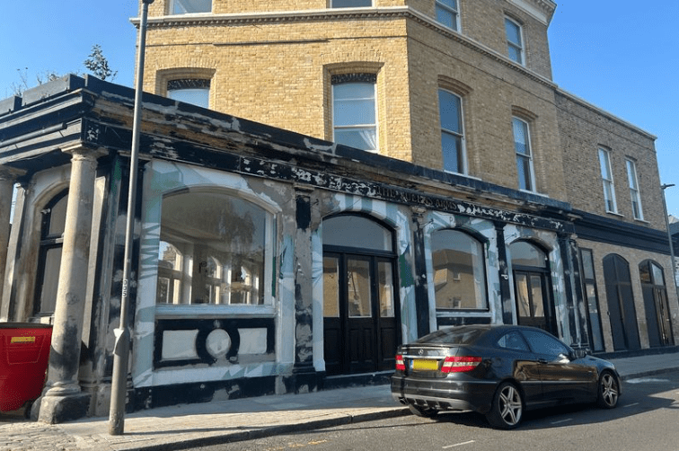 queens arms battersea pub reopening