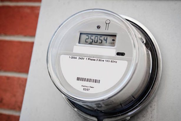 What Current Will an Ammeter Register If 960 Coulombs of Charge Flow Through It in 2 Minutes