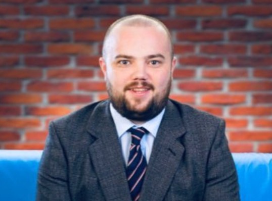 Llŷr Powell